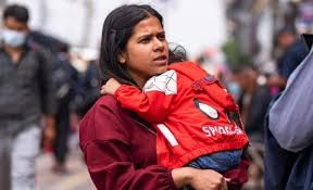 शीतलनिवास अगाडि निहारिकाले गरिन् पेट्रोल छर्केर आत्मदाह प्रयास